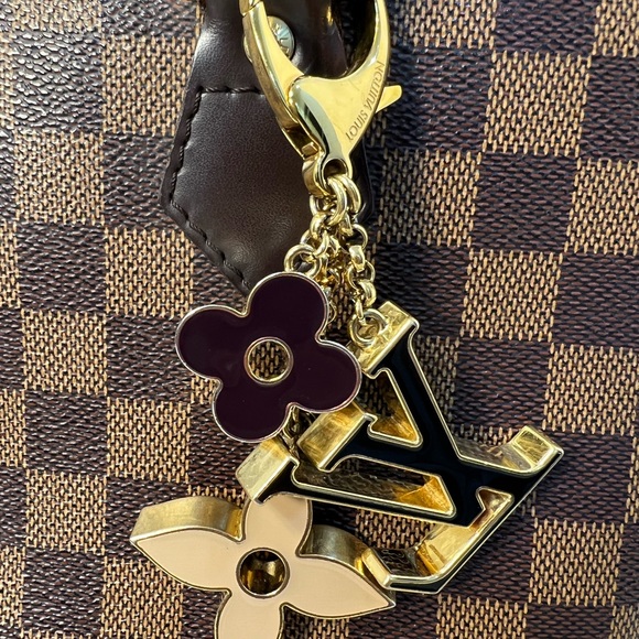 LV bag charm - Picture 4 of 12